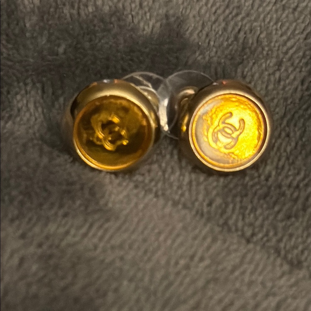 Vintage Chanel Coco mark post earrings gold great condition has very little mark